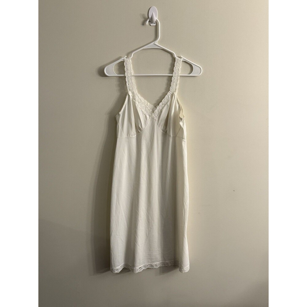 Cabernet Vintage Ivory Nylon Silky Lace Trim Full Slip Women Size 36‎ Length 24”